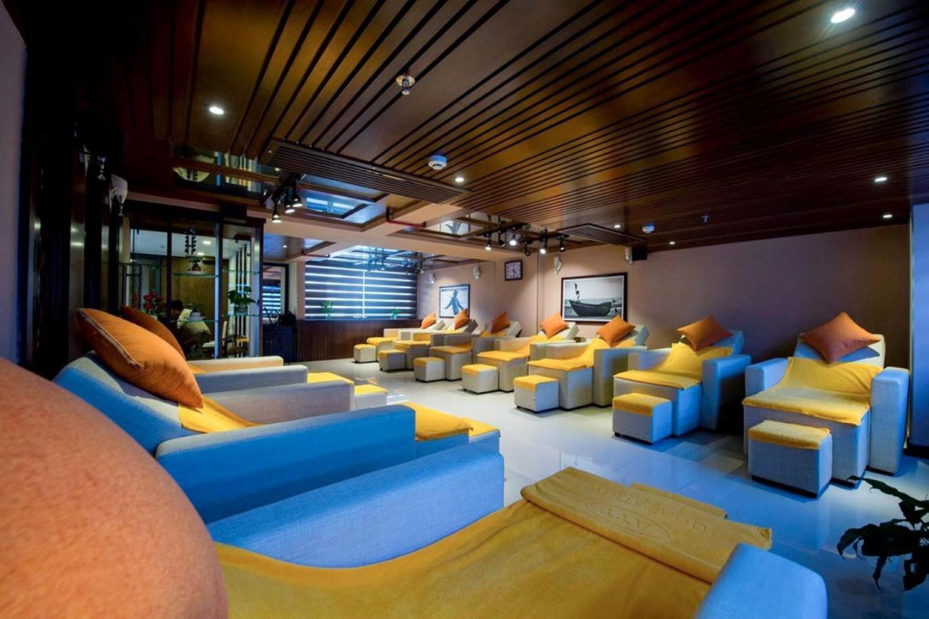 White Boutique Hotel